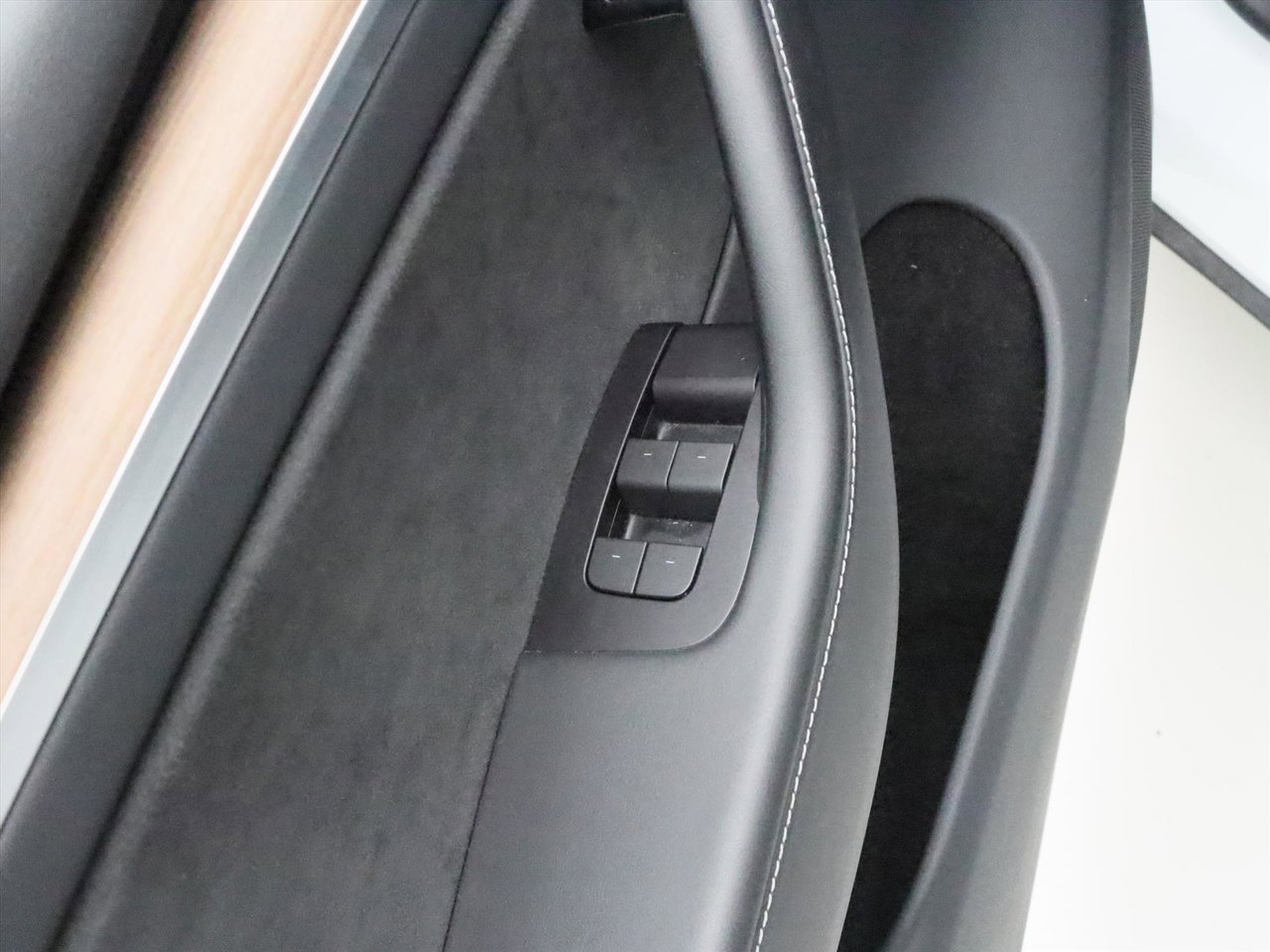 Tesla Model Y Long Range RWD 75kWh 299pk 94.5% SoH [ AMD RYZEN+AUTOPILOT+19 INCH+PREMIUM AUDIO ] 23