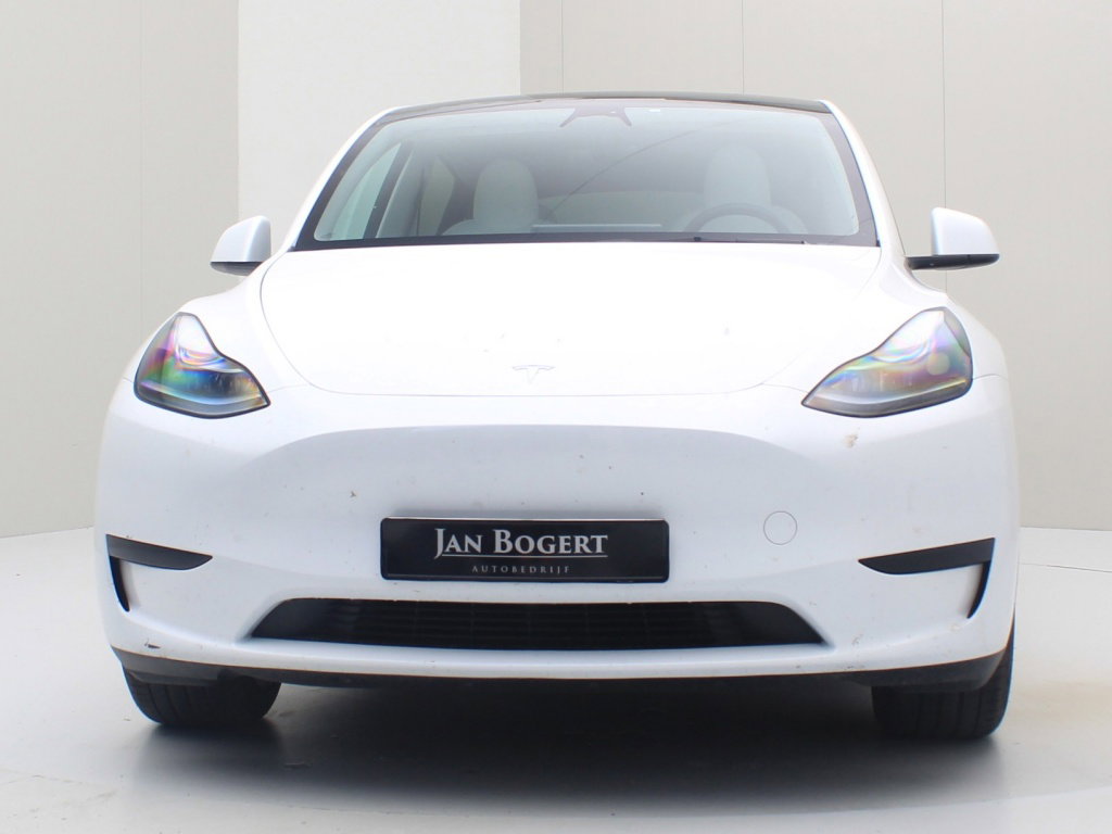Tesla Model Y 5