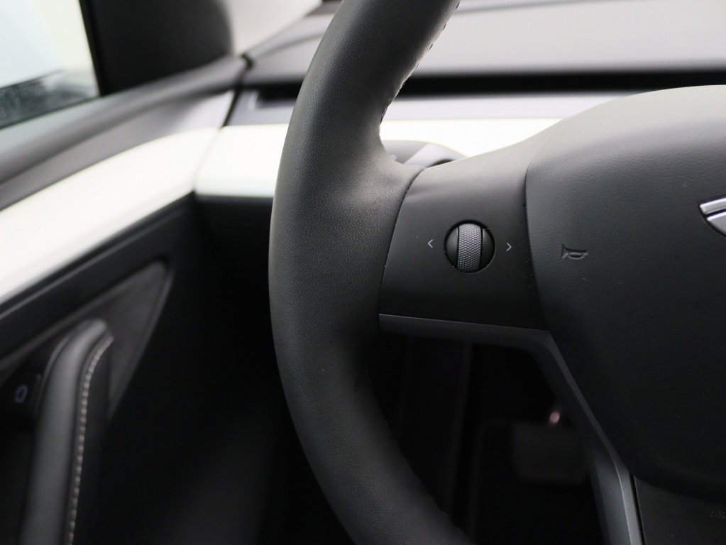 Tesla Model Y 23