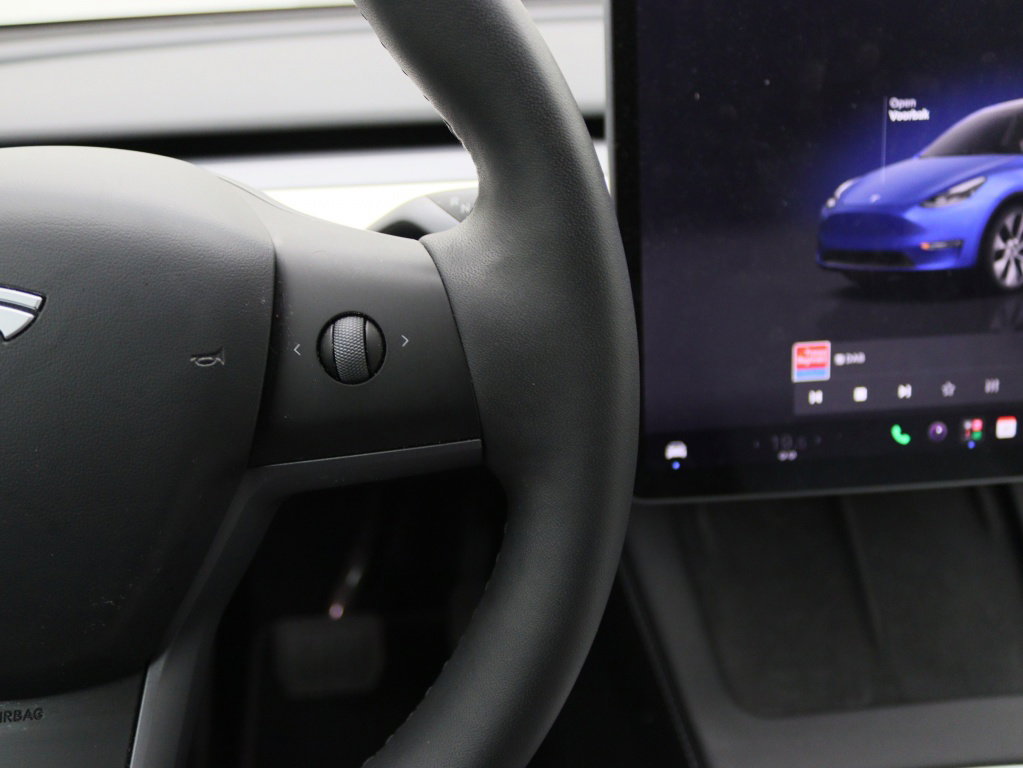 Tesla Model Y 24