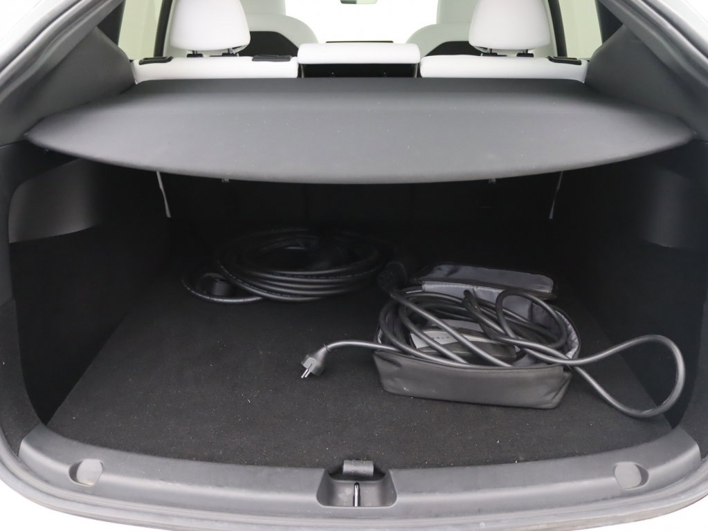 Tesla Model Y 27
