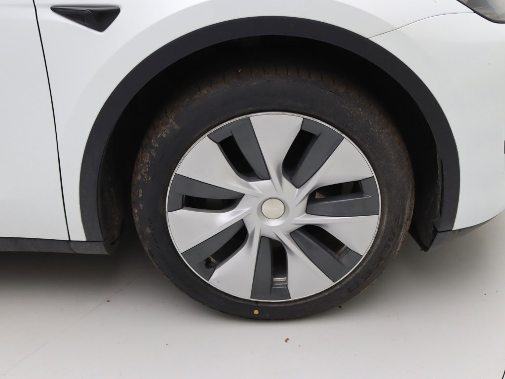 Tesla Model Y 13