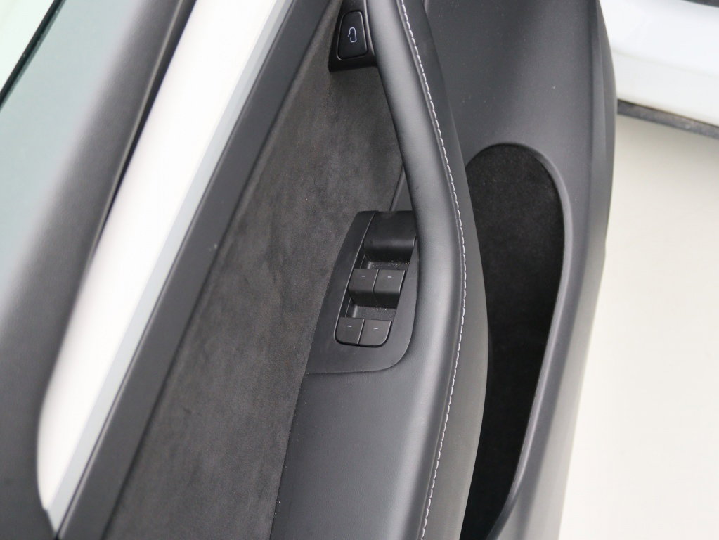 Tesla Model Y 30