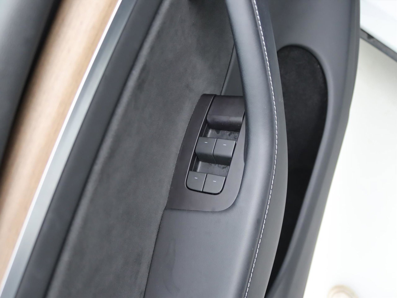 Tesla Model Y Long Range RWD 75kWh 299pk 95% SoH [ AMD RYZEN+AUTOPILOT+19 INCH+600KM WLTP ] 24