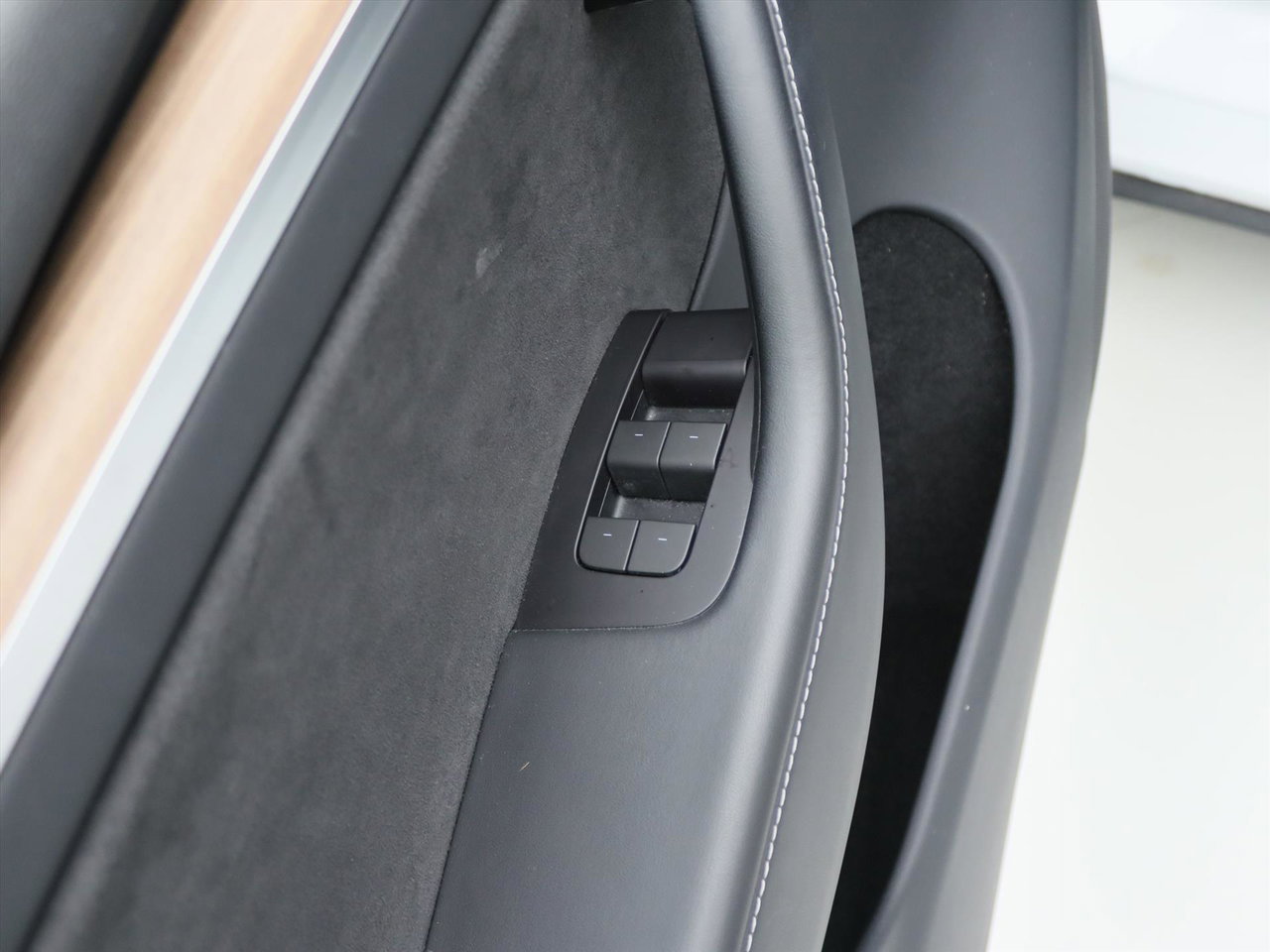 Tesla Model Y Long Range AWD 75kWh 351pk 91,3% SoH [ AMD RYZEN+AUTOPILOT+19 INCH+PREMIUM AUDIO ] 24