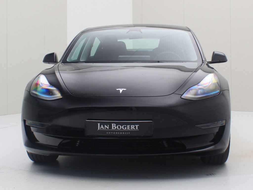 Tesla Model 3 6