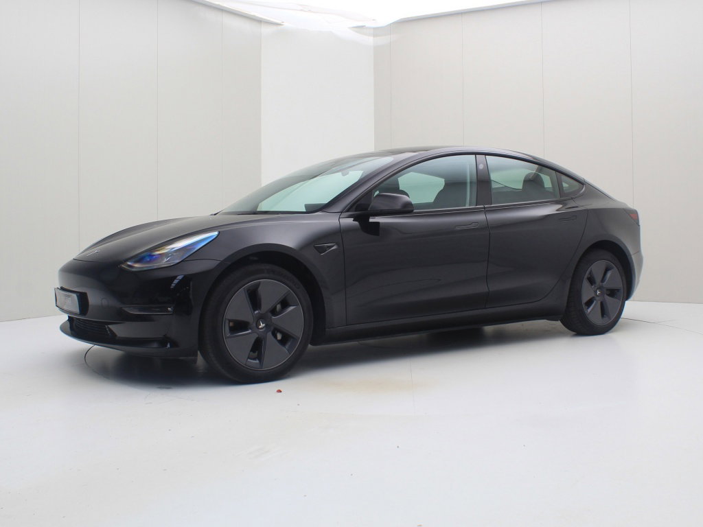 Tesla Model 3 8