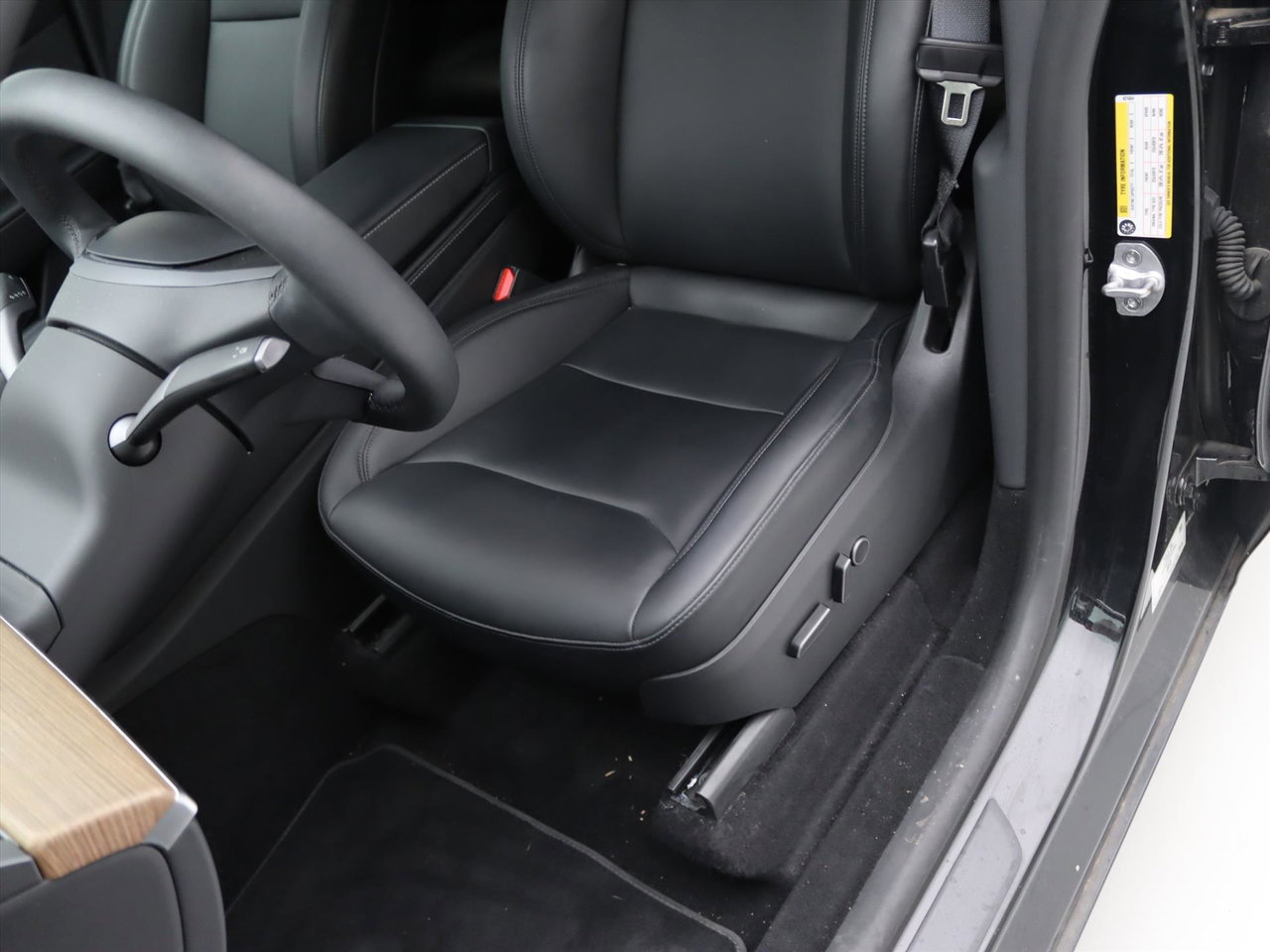 Tesla Model Y Standard RWD Plus 95% SoH [ AMD RYZEN+AUTOPILOT+19 INCH+PREMIUM AUDIO ] 26