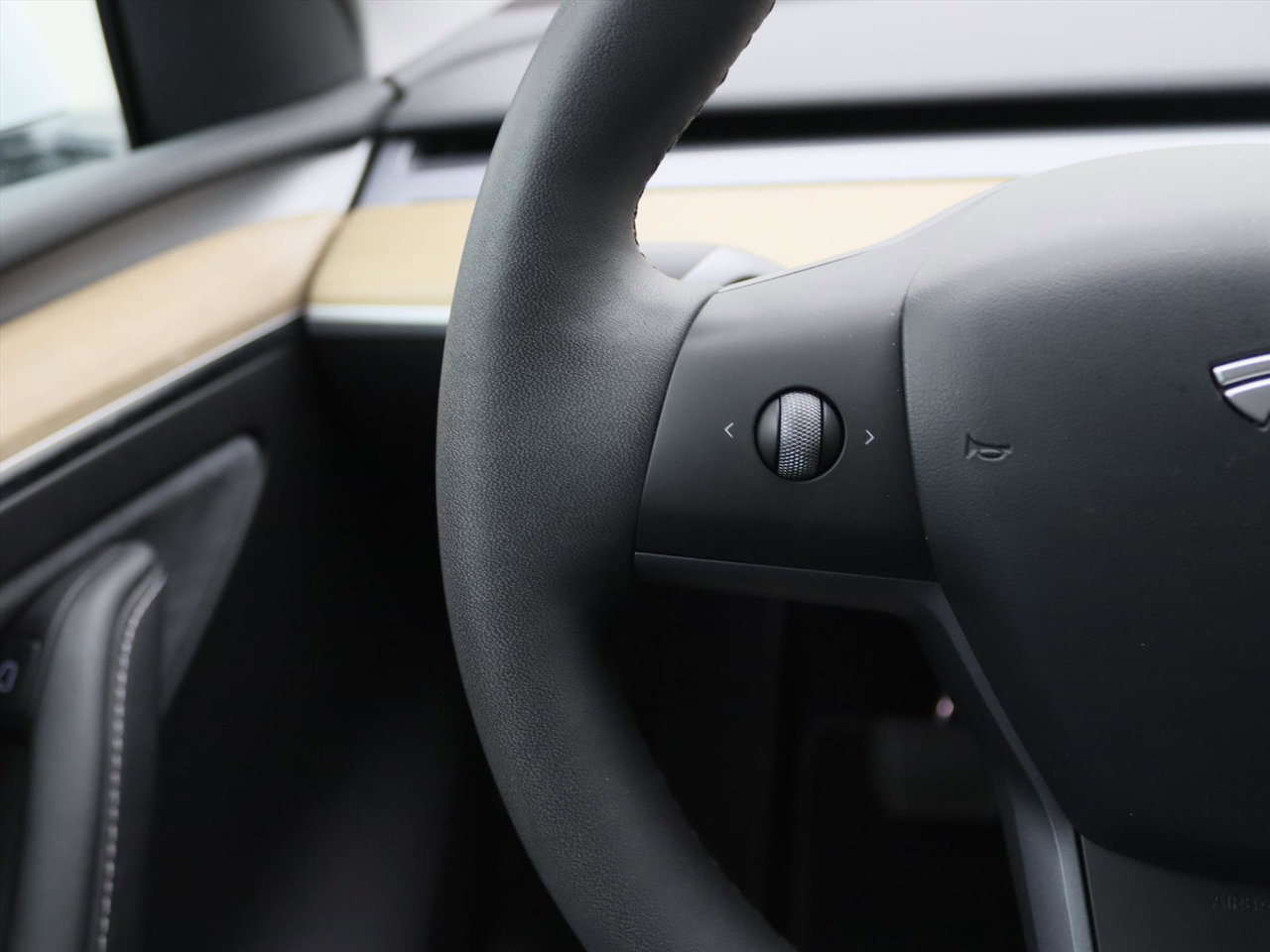 Tesla Model Y Standard RWD Plus 94.5% SoH [ AMD RYZEN+AUTOPILOT+19 INCH+PREMIUM AUDIO ] 28
