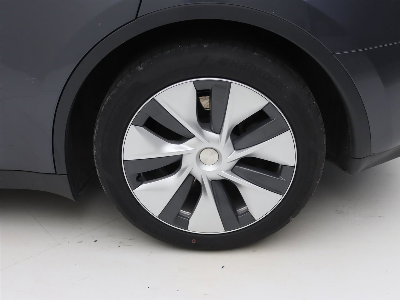 Tesla Model Y Standard RWD Plus 299pk 92% SoH [ WIT LEDER+TREKHAAK+AMD RYZEN+AUTOPILOT+19 INCH ] 25