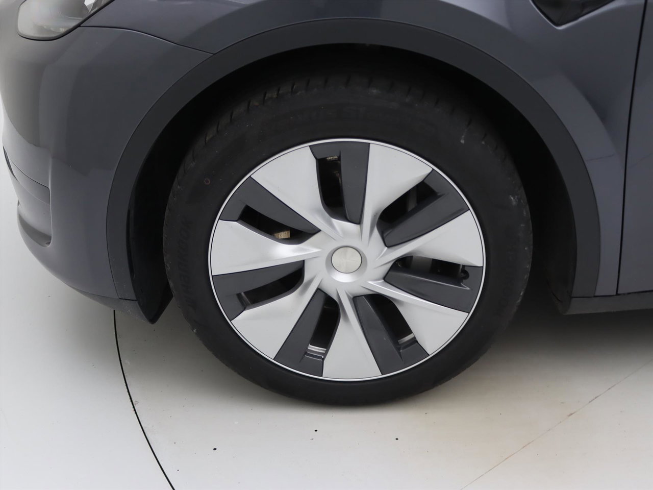 Tesla Model Y Standard RWD Plus 299pk 92% SoH [ WIT LEDER+TREKHAAK+AMD RYZEN+AUTOPILOT+19 INCH ] 24