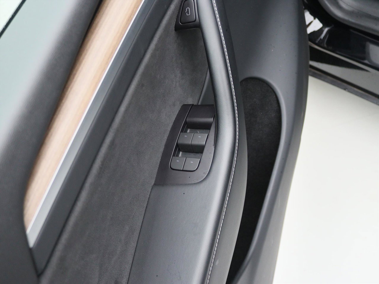 Tesla Model Y Long Range AWD 75kWh 351pk 94.7% SoH [ AMD RYZEN+AUTOPILOT+19 INCH+PREMIUM AUDIO ] 23