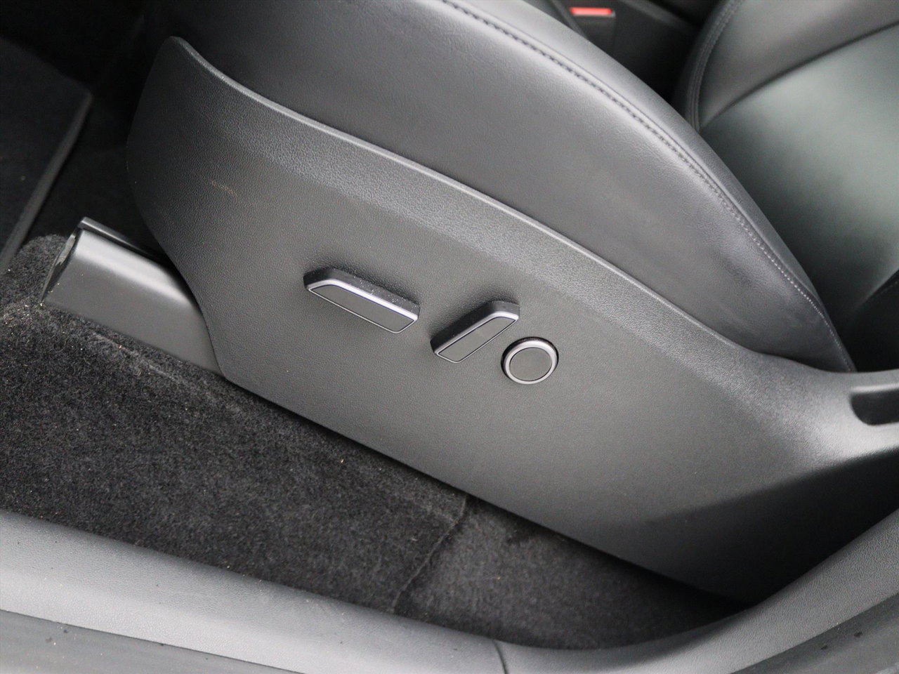 Tesla Model Y Long Range AWD 75kWh 351pk 94.7% SoH [ AMD RYZEN+AUTOPILOT+19 INCH+PREMIUM AUDIO ] 24