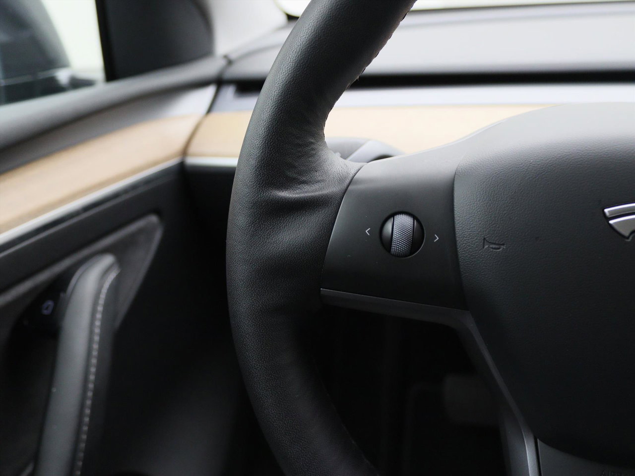 Tesla Model Y Long-Range AWD 351pk 75 kWh [ FSD+19 INCH+WARMTEPOMP+PREMIUM AUDIO ] 27