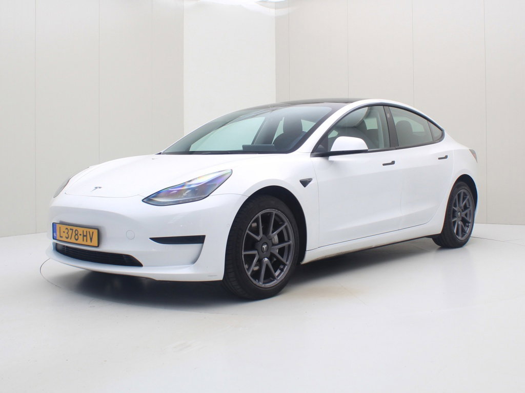 Tesla Model 3 Standard Plus RWD 2