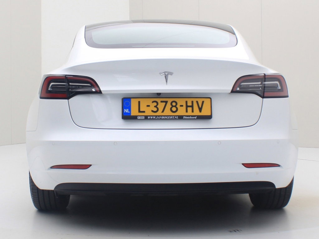Tesla Model 3 Standard Plus RWD 8