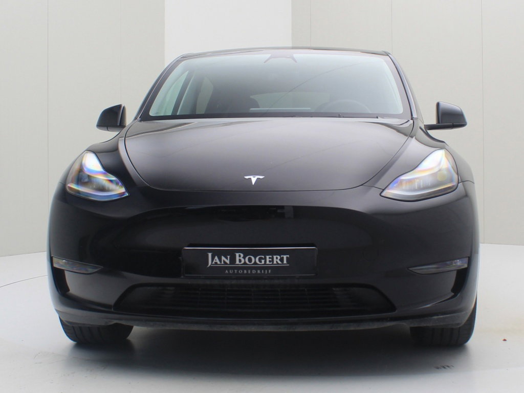 Tesla Model Y 6