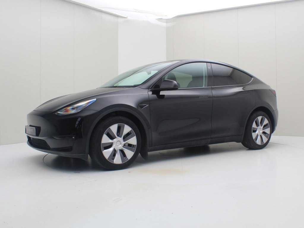 Tesla Model Y 8