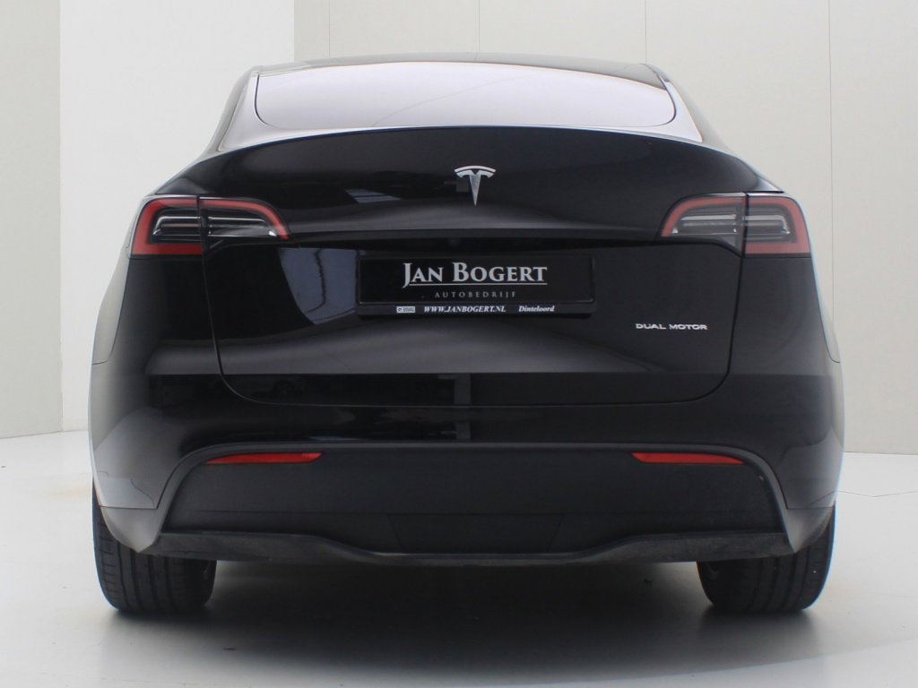 Tesla Model Y 7