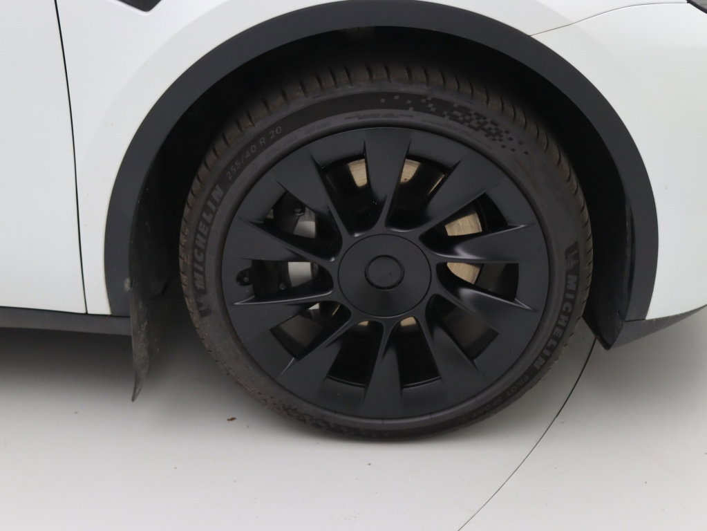 Tesla Model Y 11