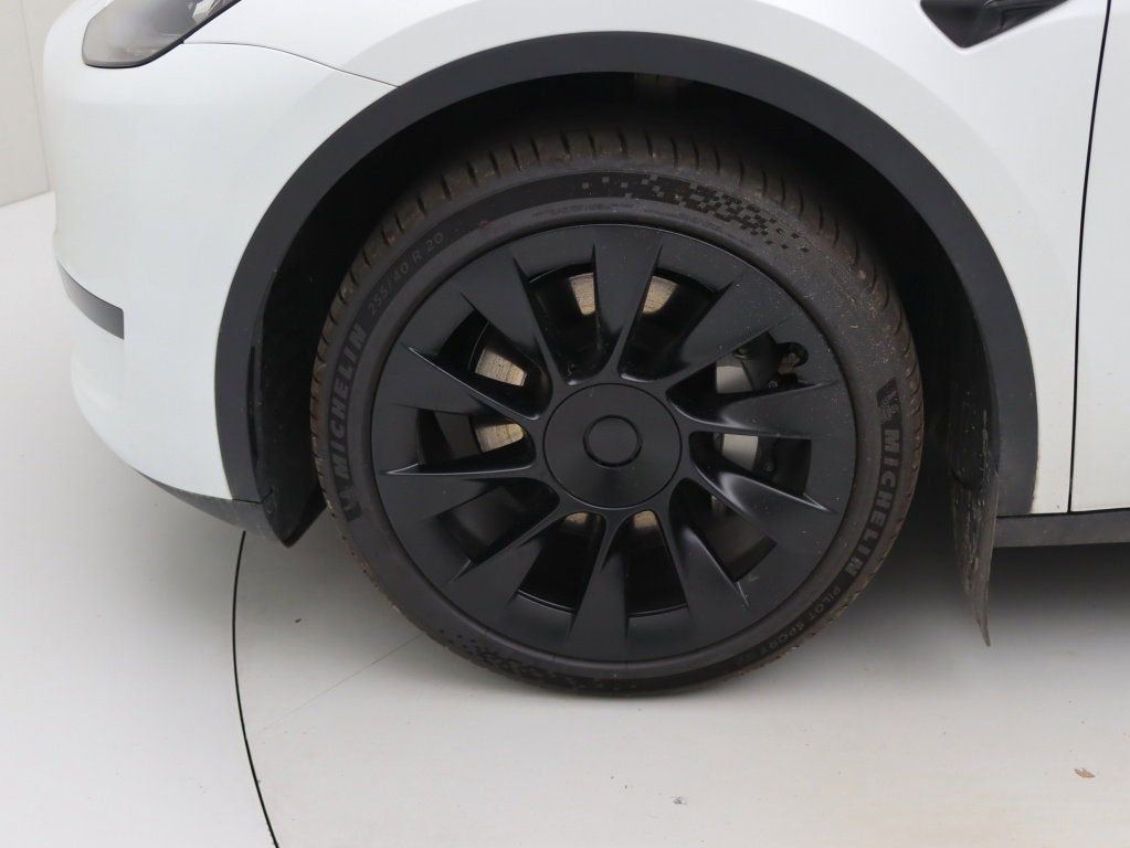 Tesla Model Y 13