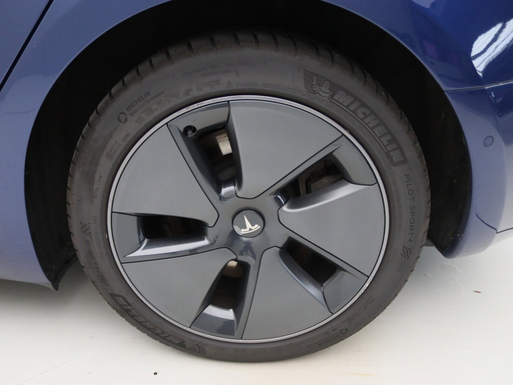 Tesla Model 3 Standard Plus RWD 12