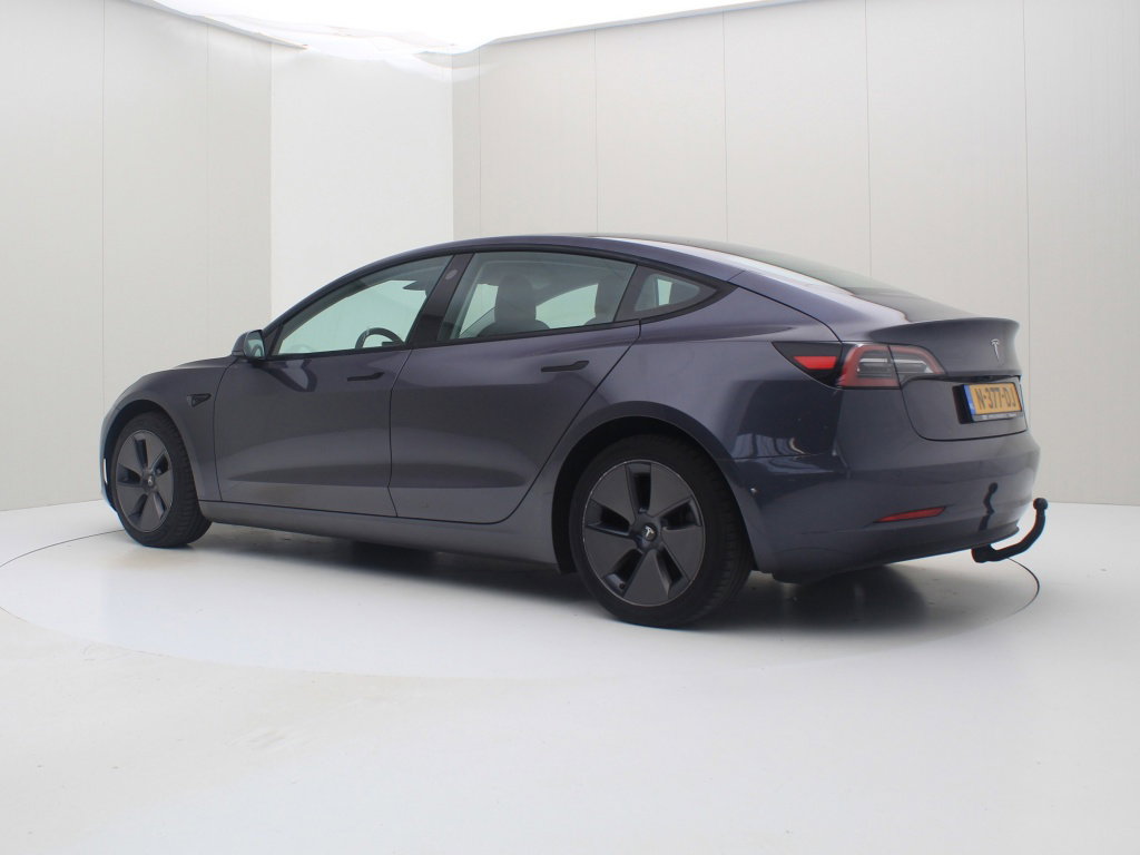 Tesla Model 3 Long-Range Dual Motor AWD 3
