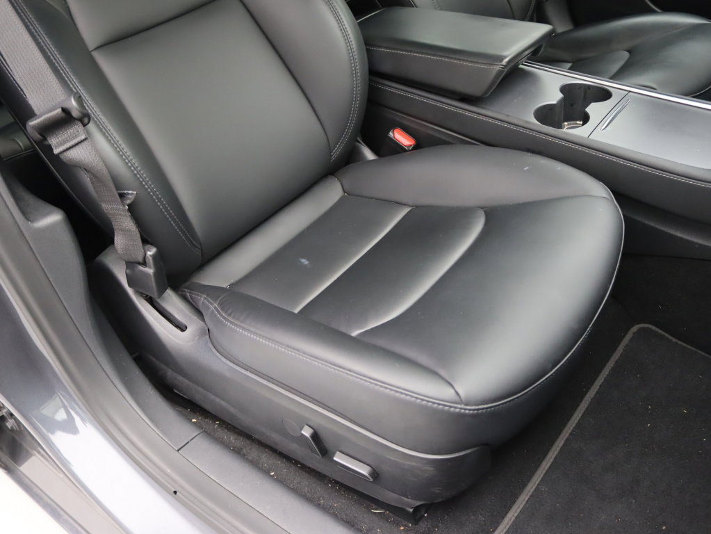 Tesla Model 3 Long-Range Dual Motor AWD 16