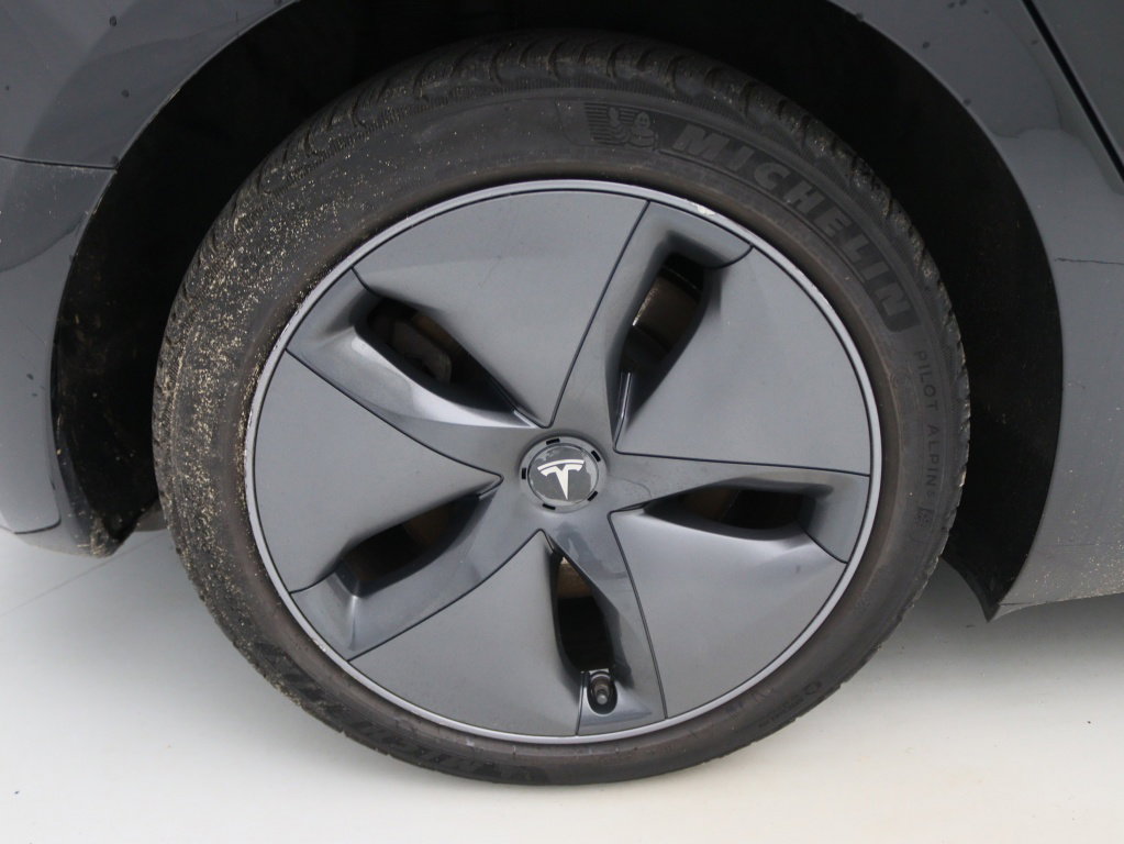 Tesla Model 3 Standard Plus RWD 9