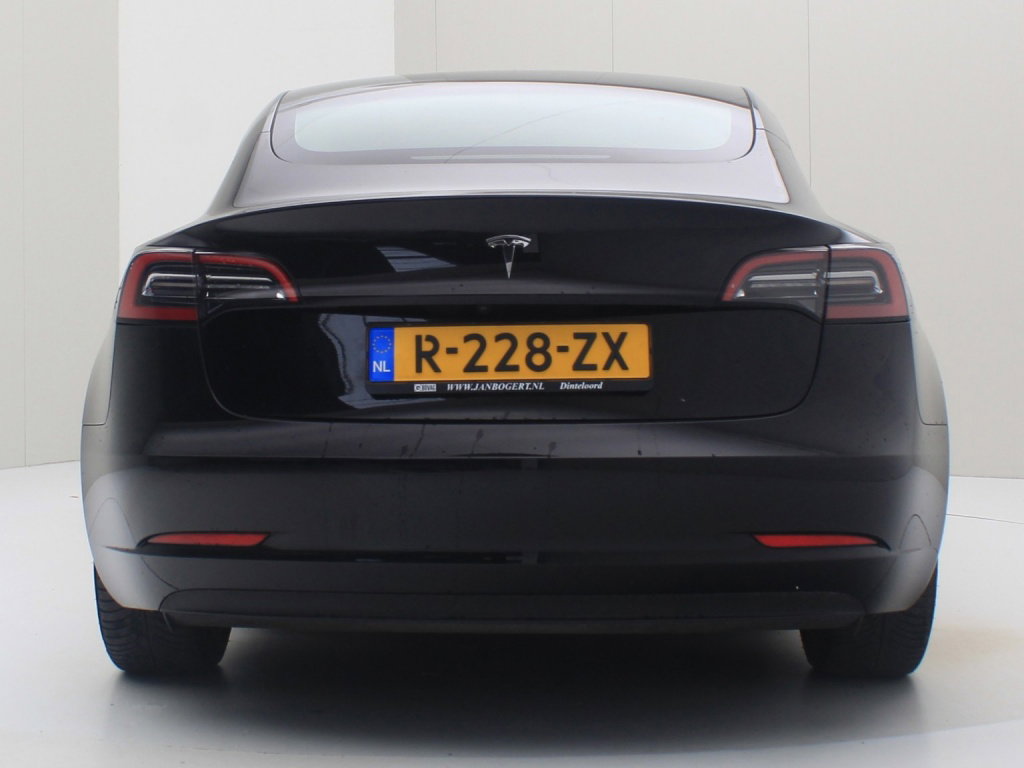 Tesla Model 3 Standard Plus RWD 7