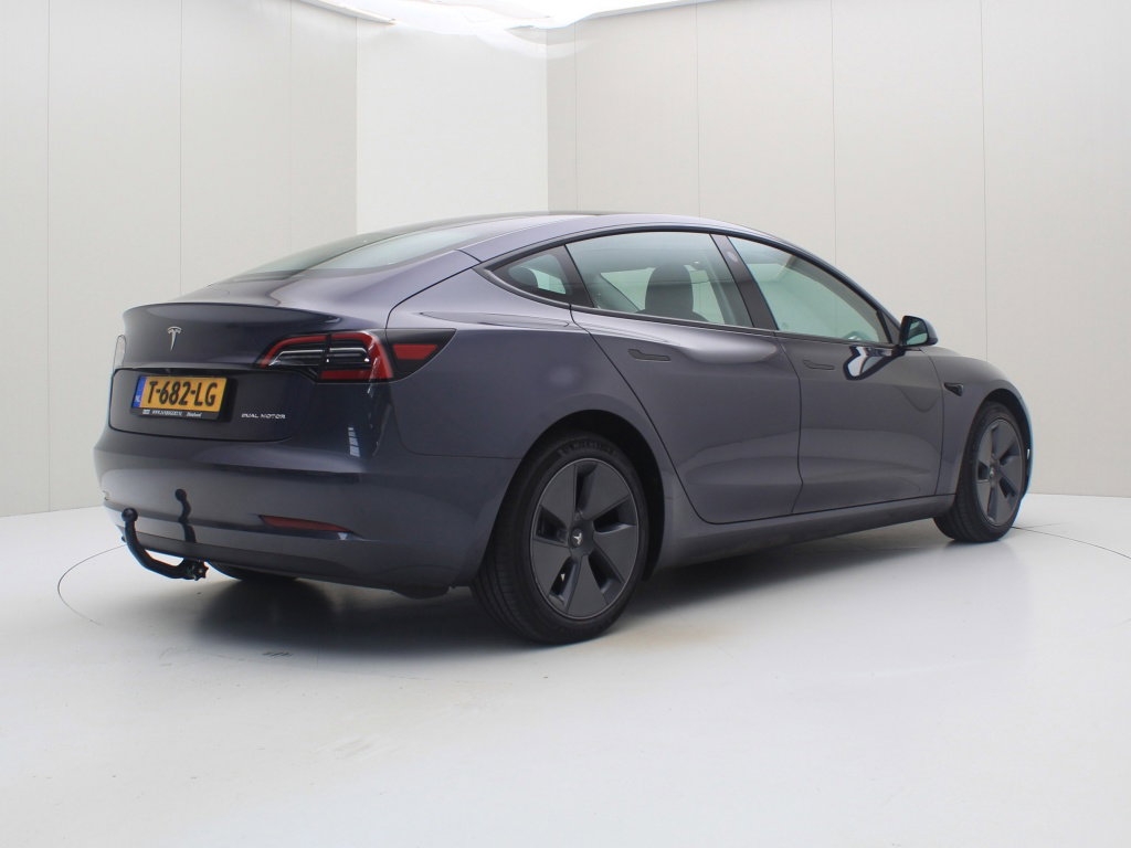 Tesla Model 3 Long-Range Dual Motor AWD 3
