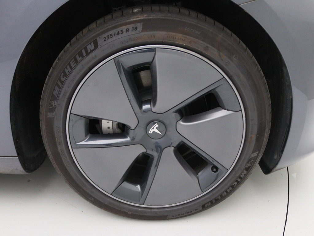 Tesla Model 3 Long-Range Dual Motor AWD 10
