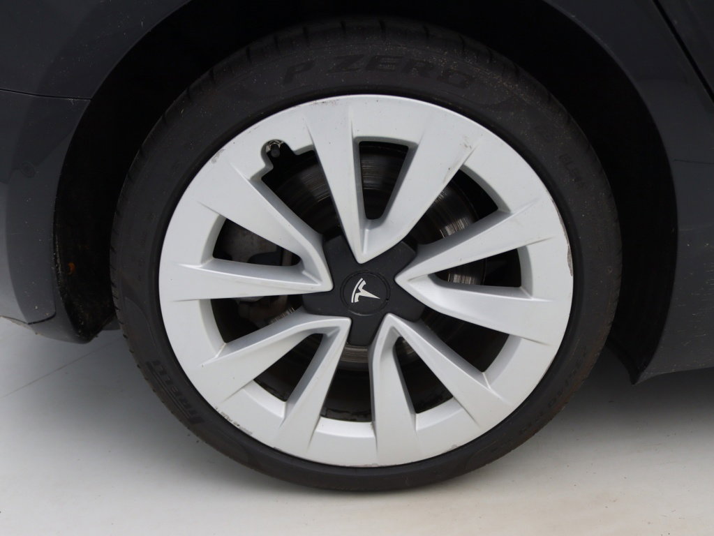 Tesla Model 3 Long-Range Dual Motor AWD 9