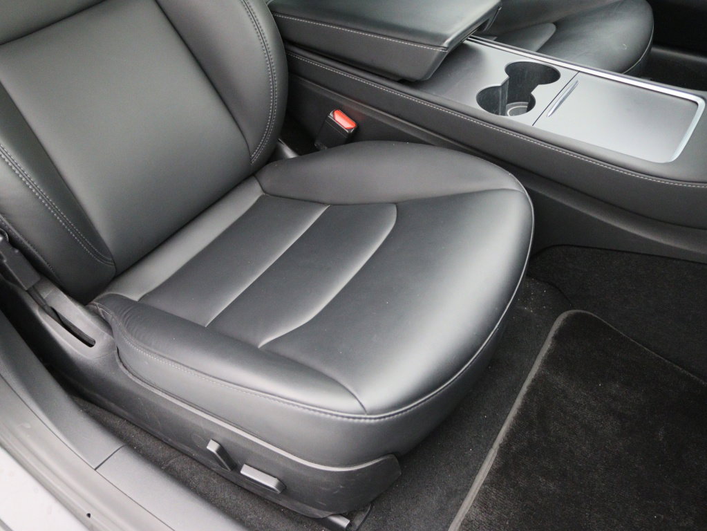 Tesla Model 3 Long-Range Dual Motor AWD 17