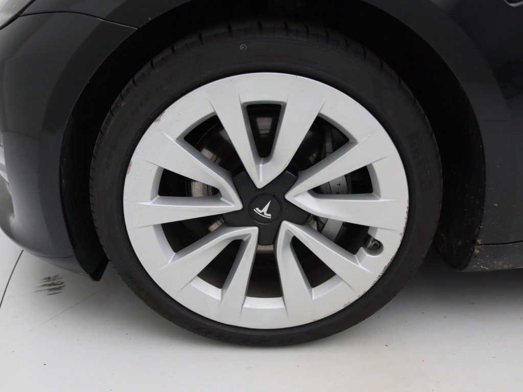 Tesla Model 3 Long-Range Dual Motor AWD 11