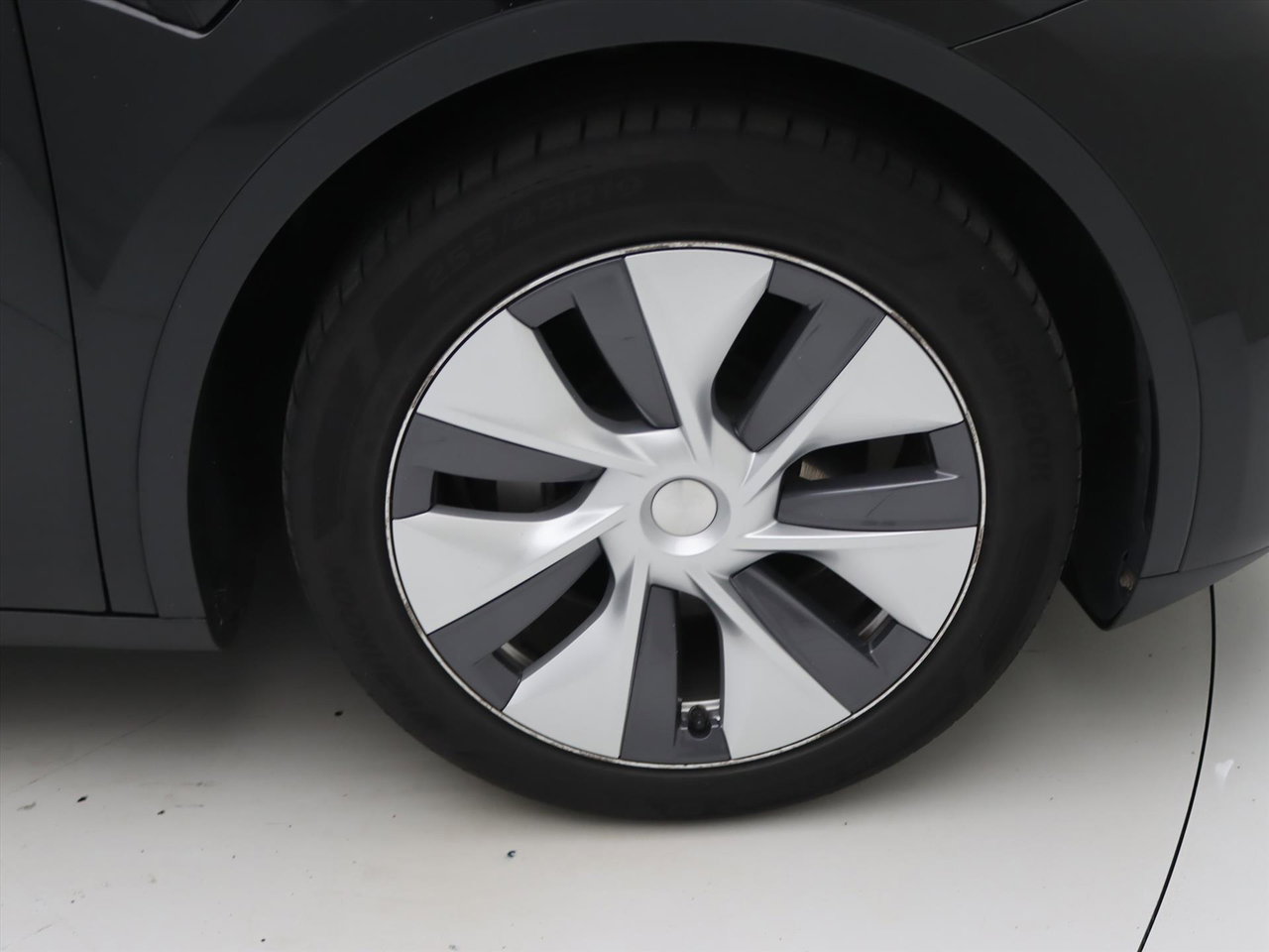 Tesla Model Y Long Range 345pk AWD 10