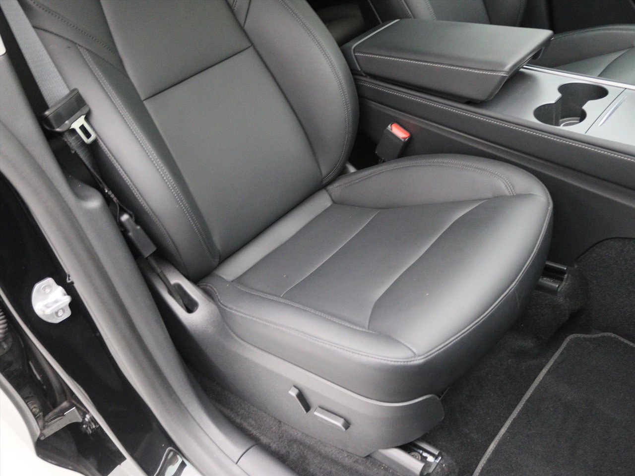 Tesla Model Y Long Range 345pk AWD 15