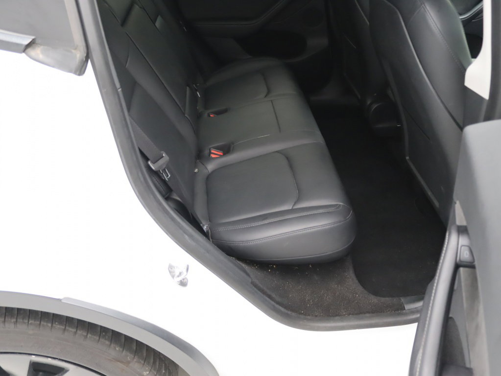 Tesla Model Y Long Range 345pk AWD 14