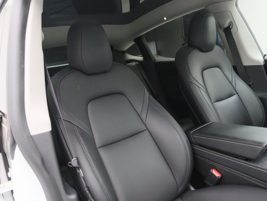 Tesla Model Y Long Range 345pk AWD 16