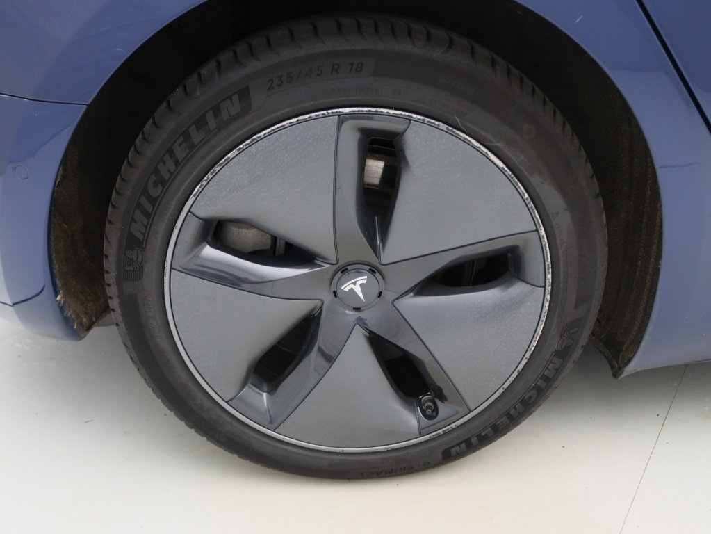 Tesla Model 3 Standard Plus RWD 9