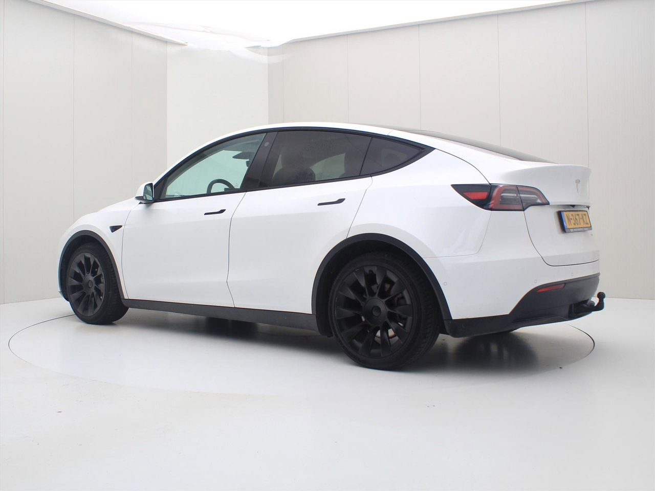 Tesla Model Y Long Range 351pk AWD [ FSD+WIT LEDER+TREKHAAK+20 INCH+PREMIUM AUDIO ] 3