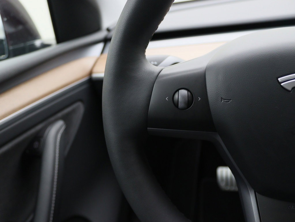 Tesla Model Y Performance 450pk AWD 16