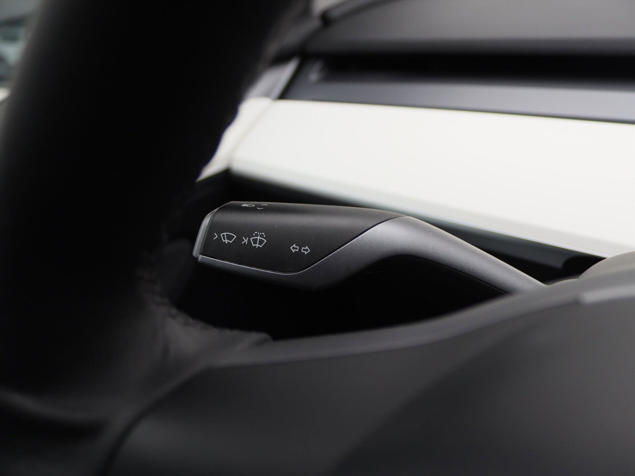 Tesla Model Y Long Range 351pk AWD [ WIT LEDER+AUTOPILOT+20 INCH+PREMIUM AUDIO ] 21