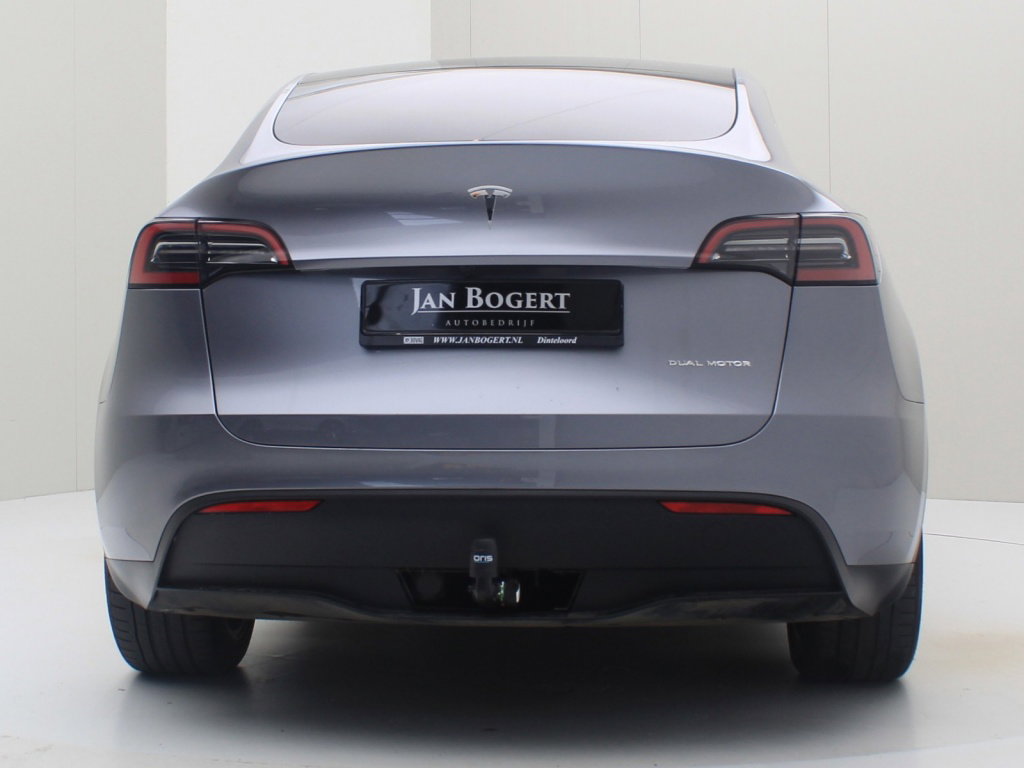 Tesla Model Y 6