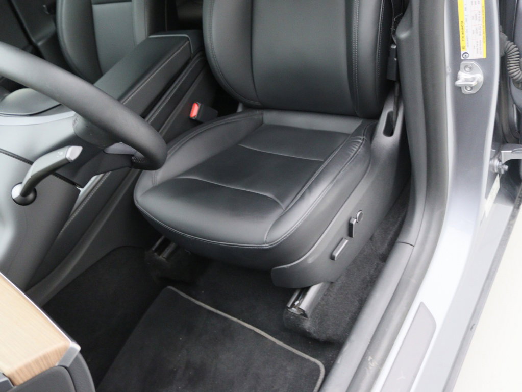Tesla Model Y 17