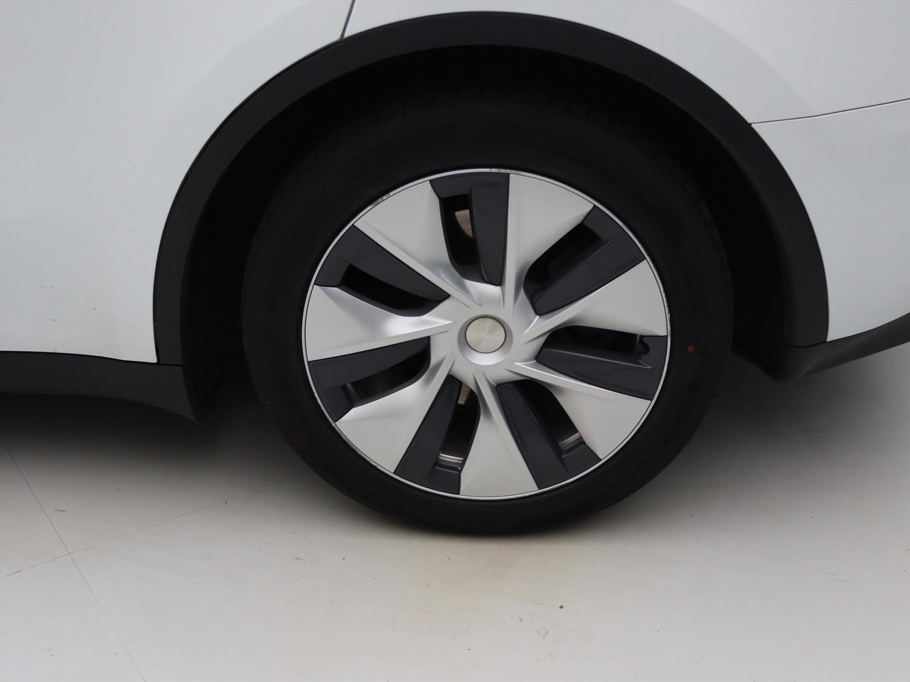Tesla Model Y Standard RWD Plus 351pk 91,7% SoH [ LFP ACCU+AUTOPILOT+19 INCH+PREMIUM AUDIO ] 23