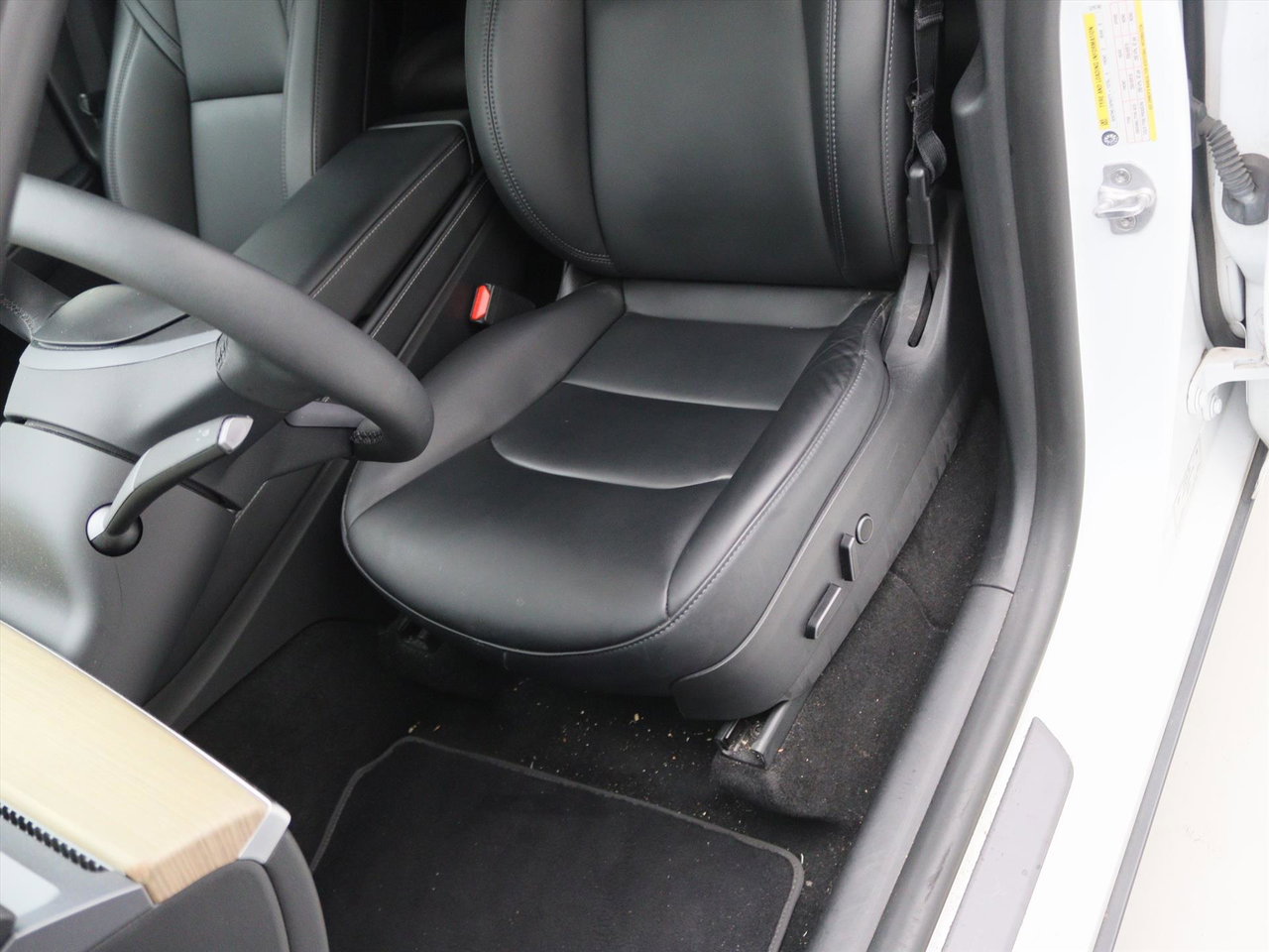 Tesla Model Y Standard RWD Plus 351pk 91,7% SoH [ LFP ACCU+AUTOPILOT+19 INCH+PREMIUM AUDIO ] 26