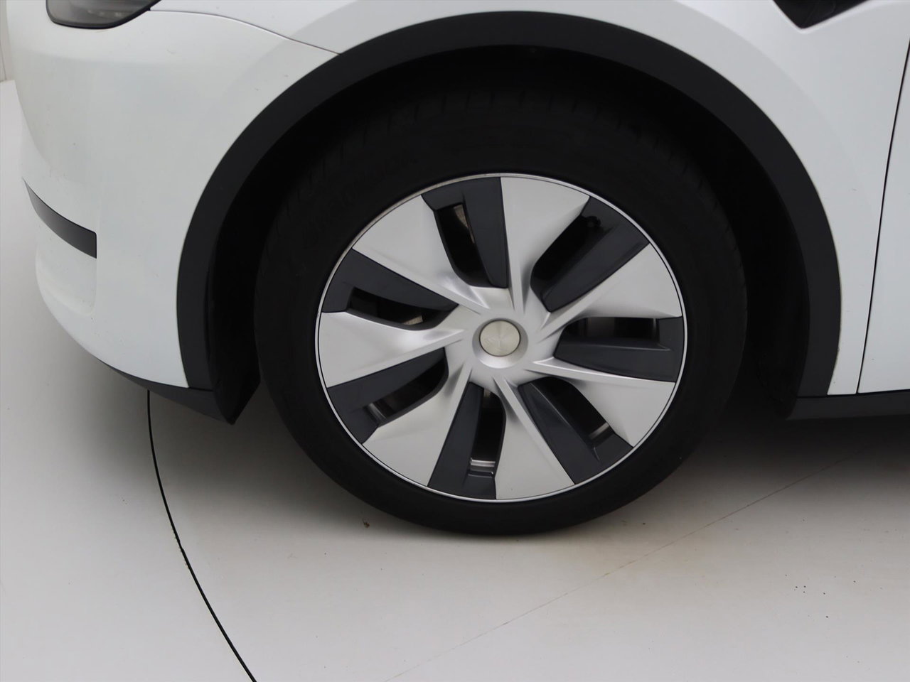 Tesla Model Y Standard RWD Plus 351pk 91,7% SoH [ LFP ACCU+AUTOPILOT+19 INCH+PREMIUM AUDIO ] 22