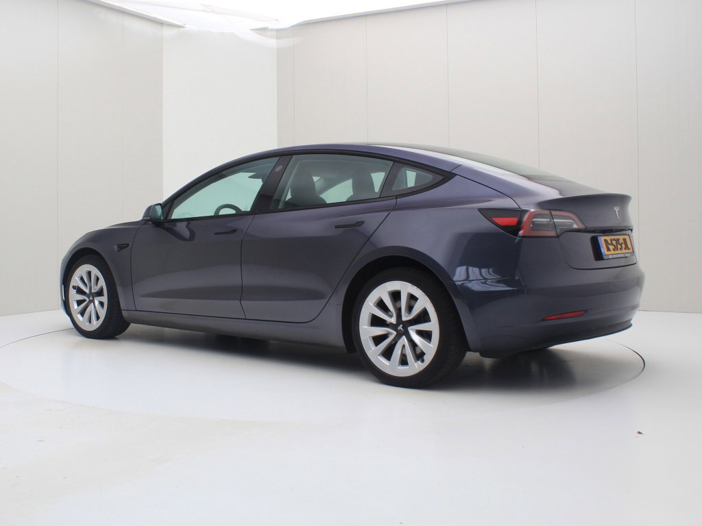 Tesla Model 3 Long-Range Dual Motor AWD 3