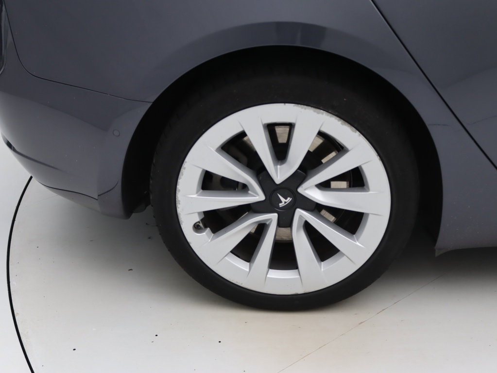 Tesla Model 3 Long-Range Dual Motor AWD 12